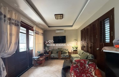 Phố Lạc Long Quân View Hồ 170M2 86 Tỷ MT Rộng 2 Măt Trước Sau Quy Hoạch ỔN